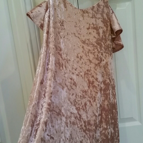 BLUSH-LIPSTICK COLD SHOULDER RUFFLE DRESS - Picture 6 of 7